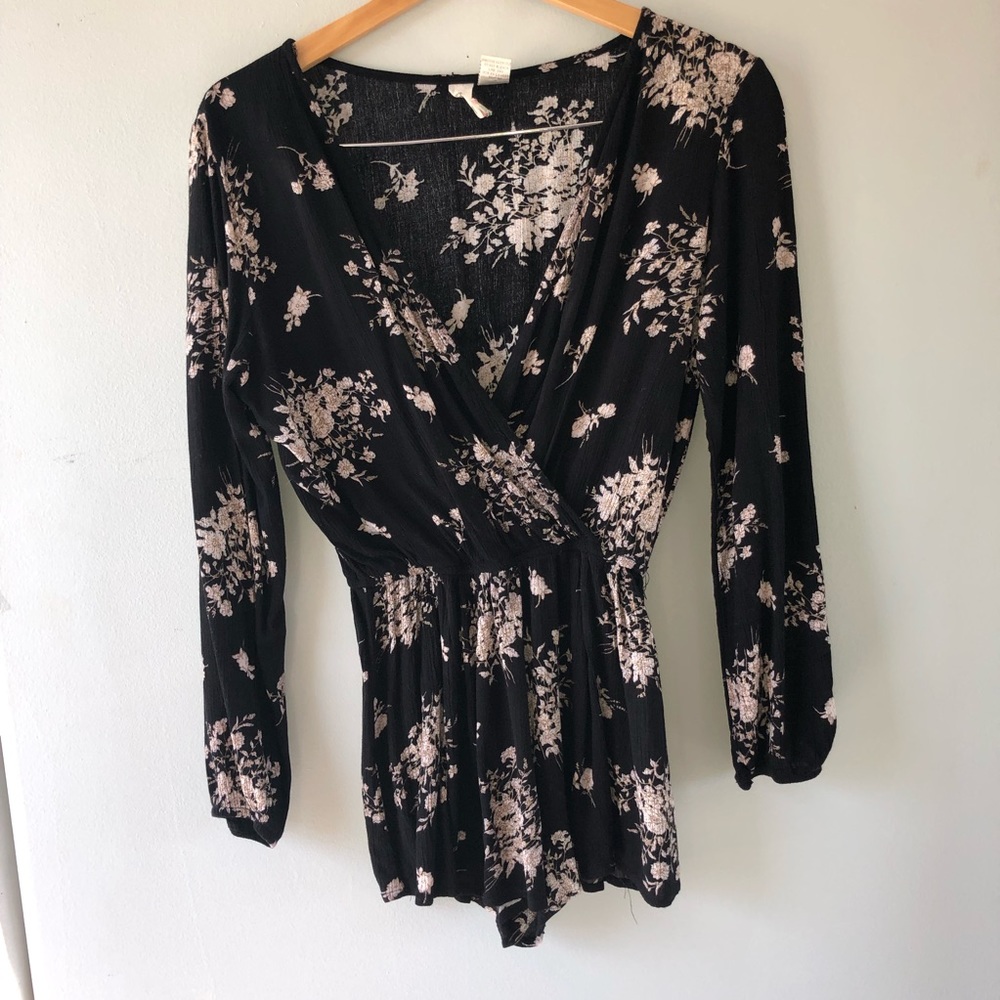 Low v neck flower patterned romper!